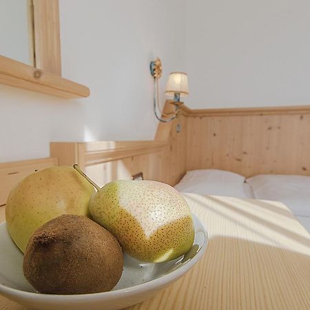 Garni La Dorada Aparthotel Colfosco Room photo