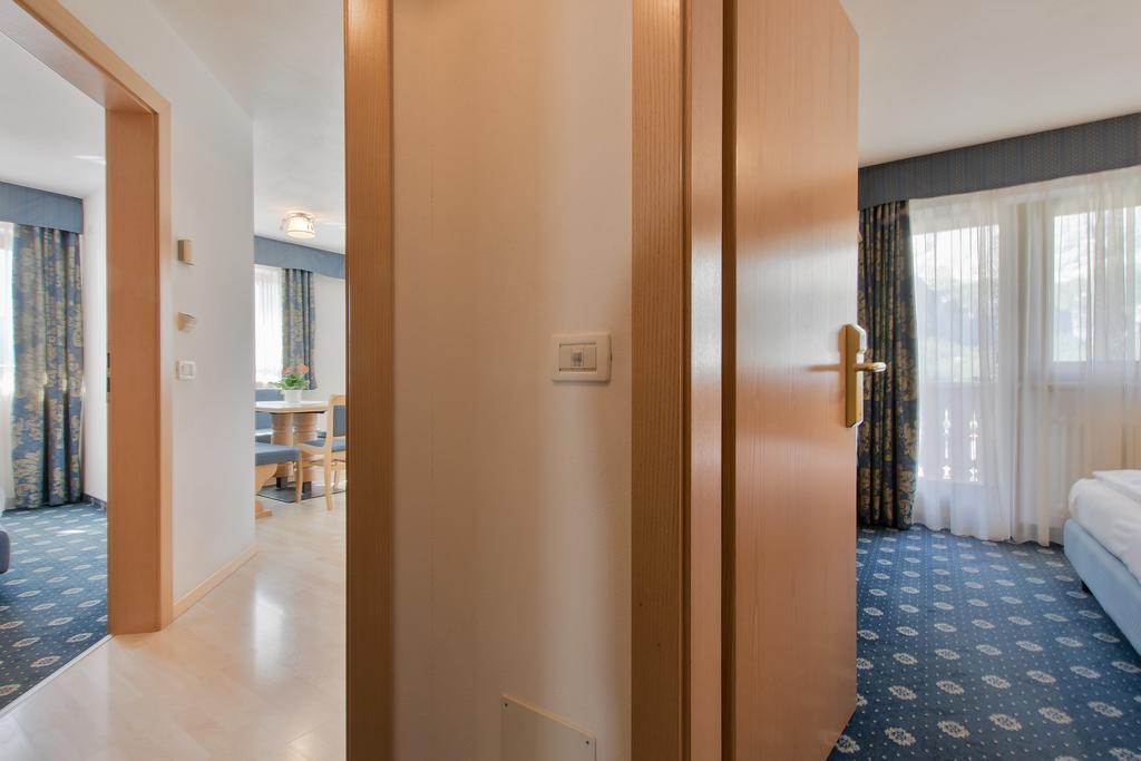 Garni La Dorada Aparthotel Colfosco Exterior photo