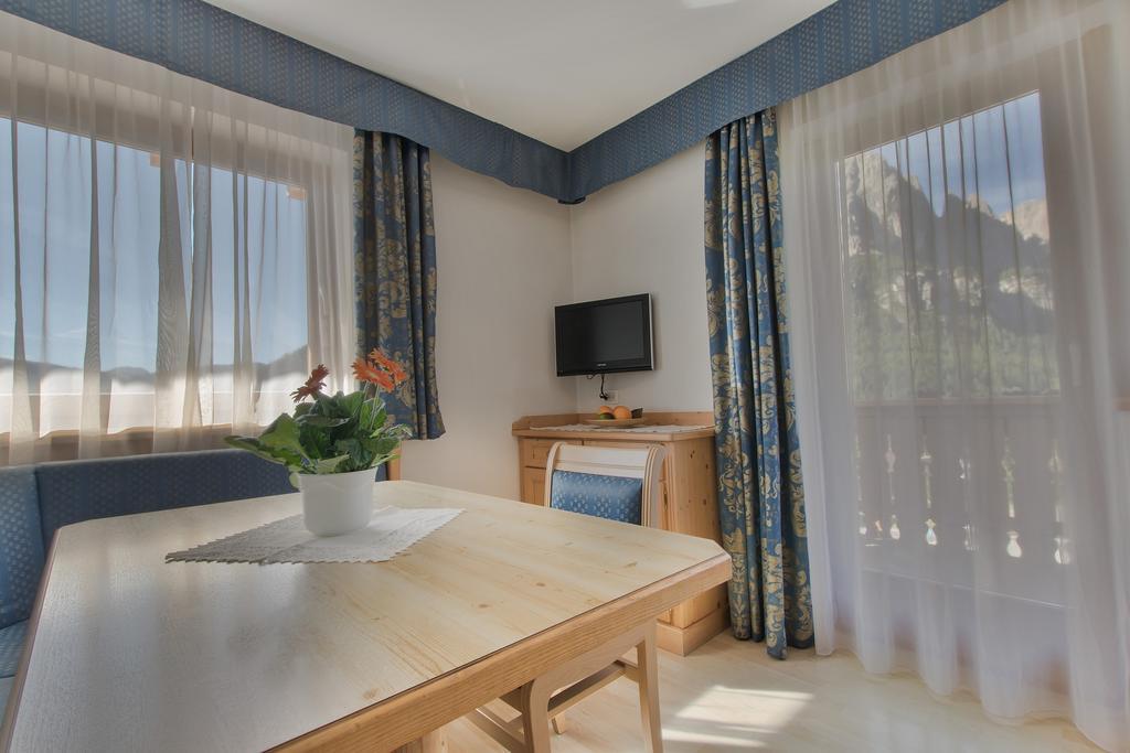 Garni La Dorada Aparthotel Colfosco Exterior photo